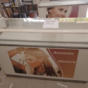 VITIRINA PERFUMERIA