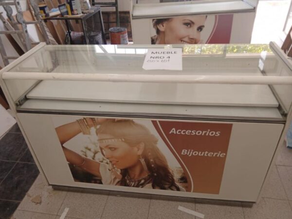 VITIRINA PERFUMERIA